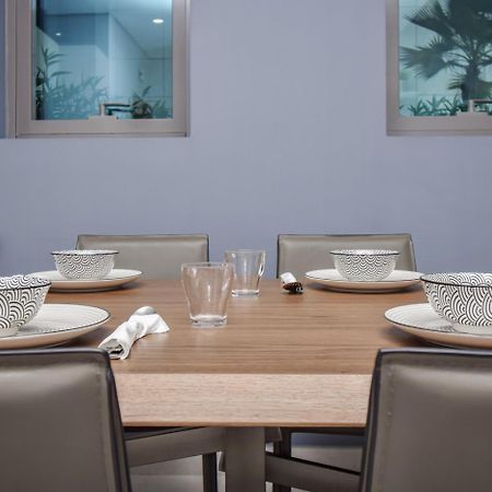 Elegant 2Br View With Rooftop Pool The Bay Дубай Екстериор снимка
