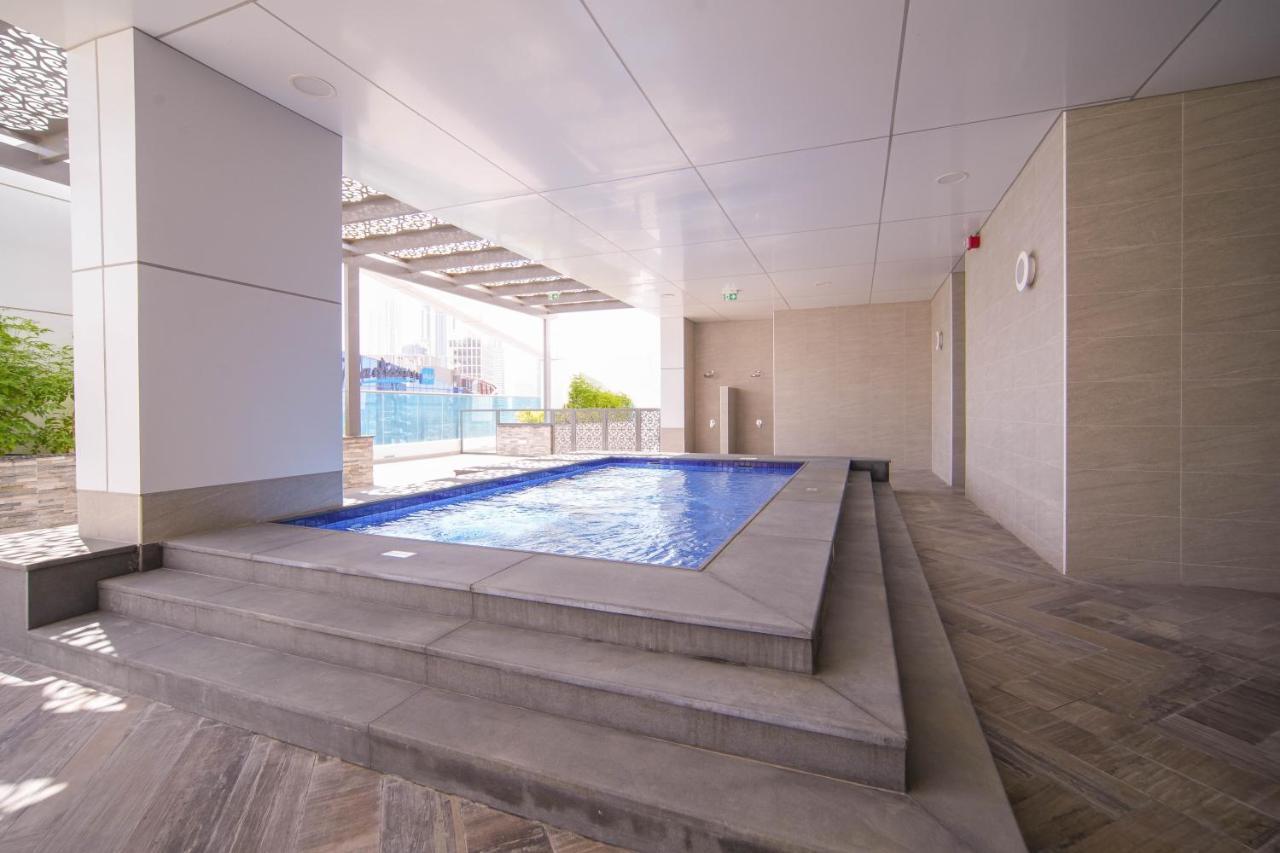 Elegant 2Br View With Rooftop Pool The Bay Дубай Екстериор снимка