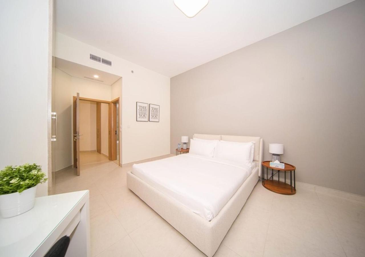 Elegant 2Br View With Rooftop Pool The Bay Дубай Екстериор снимка