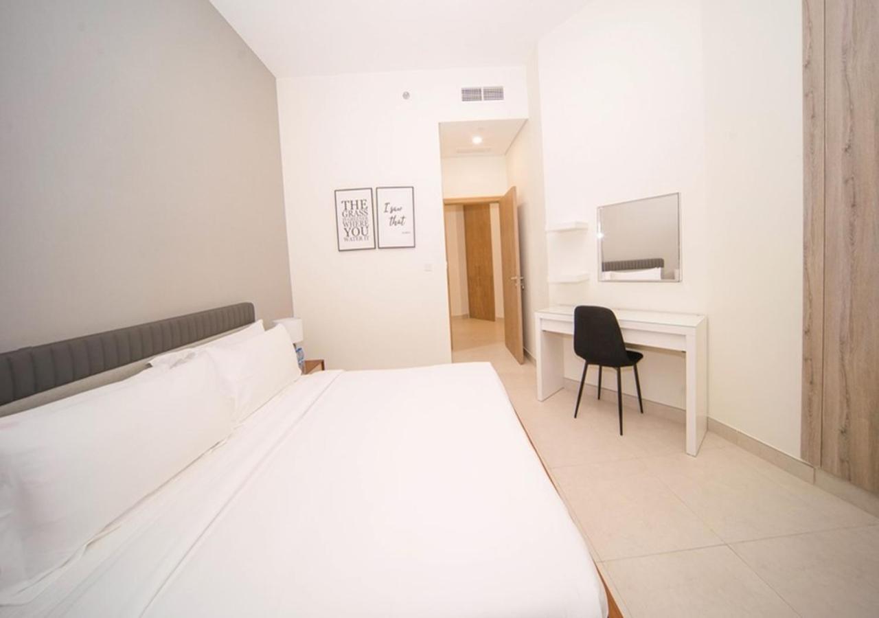 Elegant 2Br View With Rooftop Pool The Bay Дубай Екстериор снимка