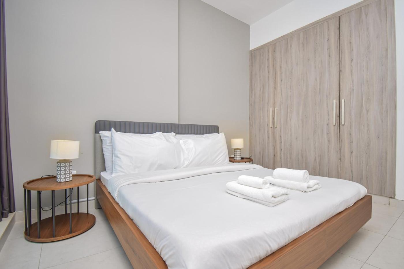 Elegant 2Br View With Rooftop Pool The Bay Дубай Екстериор снимка