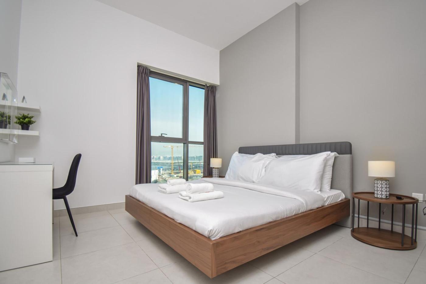 Elegant 2Br View With Rooftop Pool The Bay Дубай Екстериор снимка